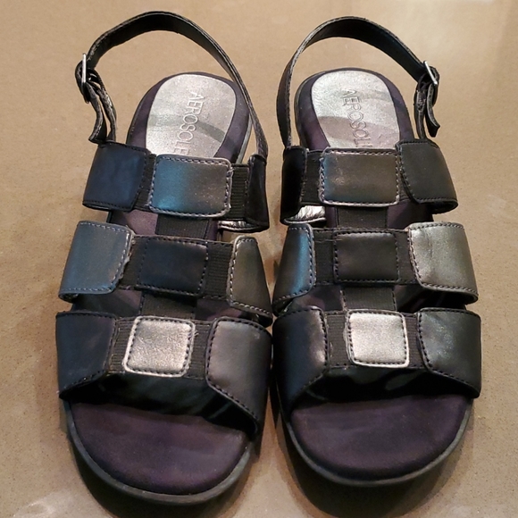 Super Comfy Black Aerosoles Sandals - Picture 5 of 5